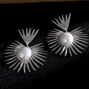 "Queen's SILVER Heart" Earrings